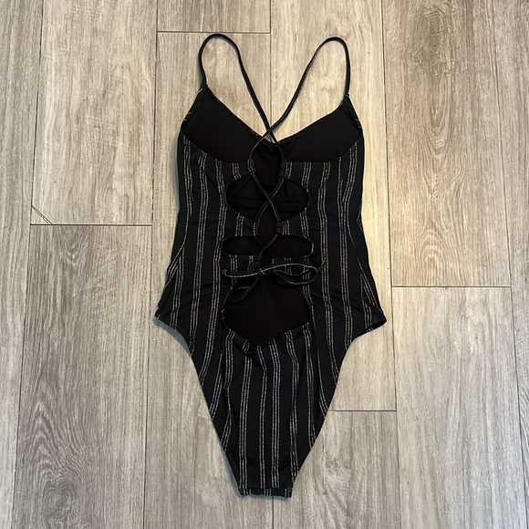 Swimsuit - Picture 5 of 9